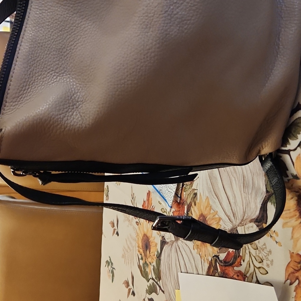 Botiker Leather Handbag/Backpack - Picture 5 of 6